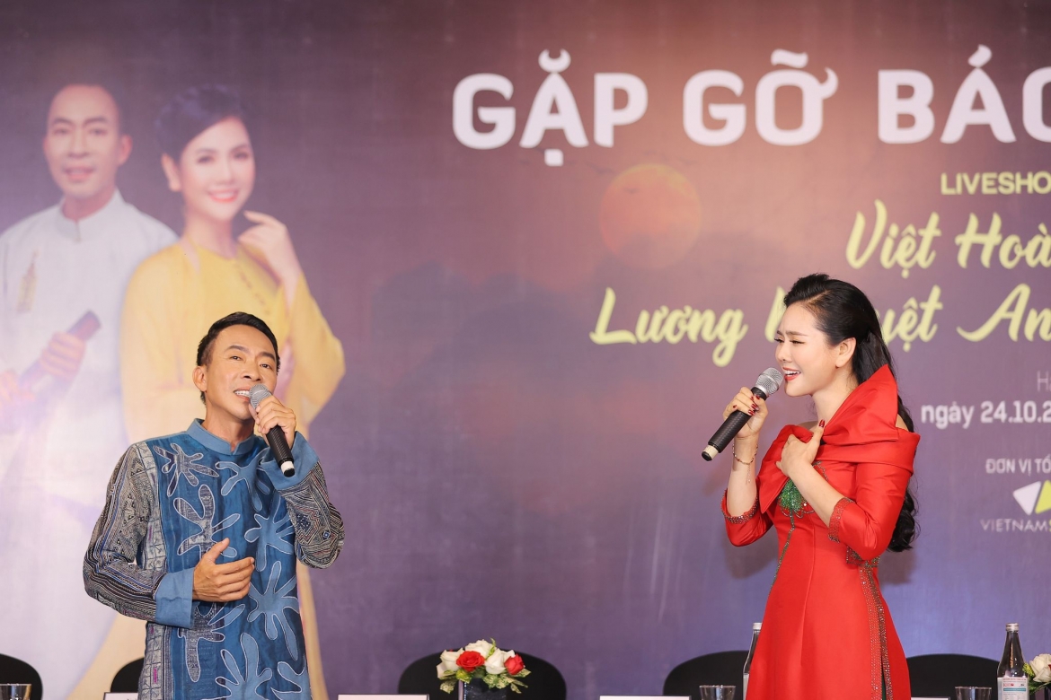 NSƯT Việt Hoàn và Quán quân Sao Mai 2011 Lương Nguyệt Anh bắt tay làm liveshow chung.