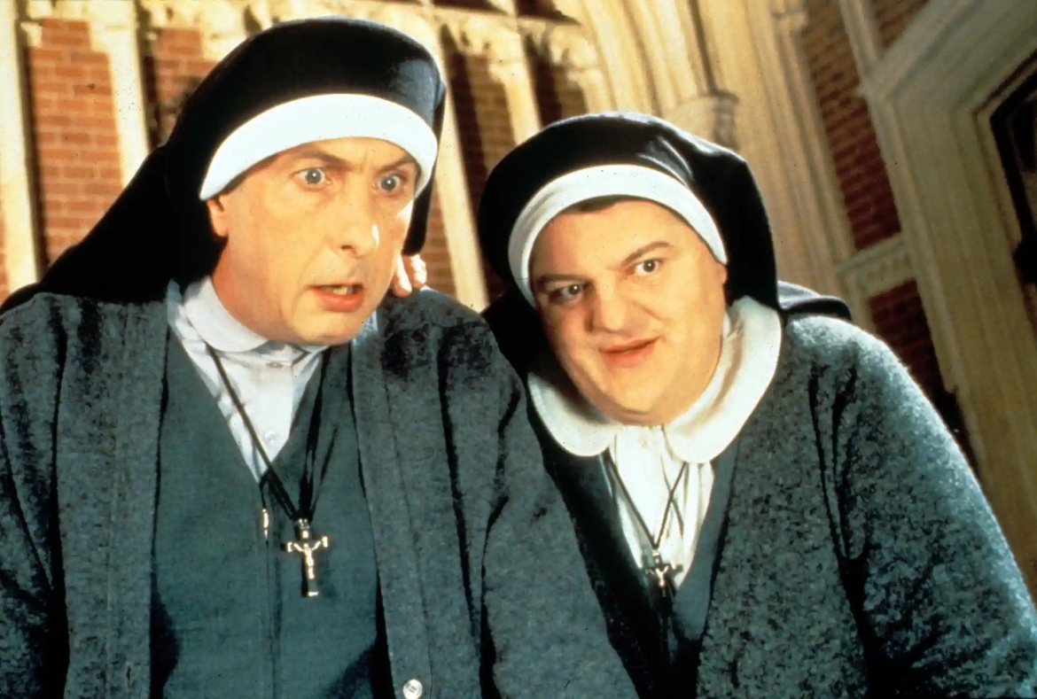 Robbie Coltrane và Eric Idle trong phim "Nuns on the Run" (1990). Nguồn: Moviestore/REX/Shutterstock
