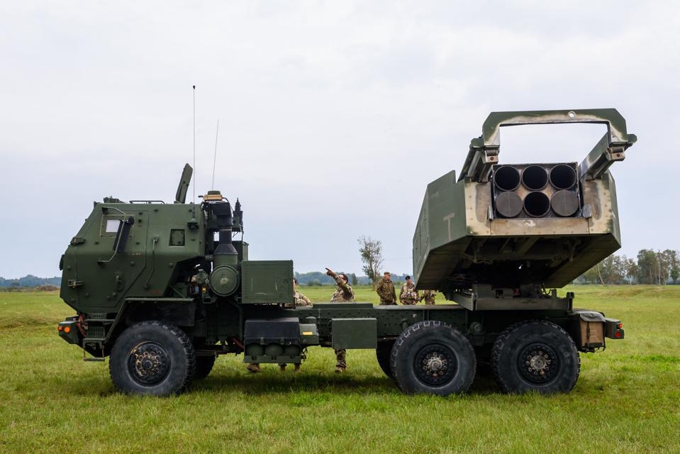 Hệ thống pháo phản lực cơ động cao HIMARS. Ảnh: AFP