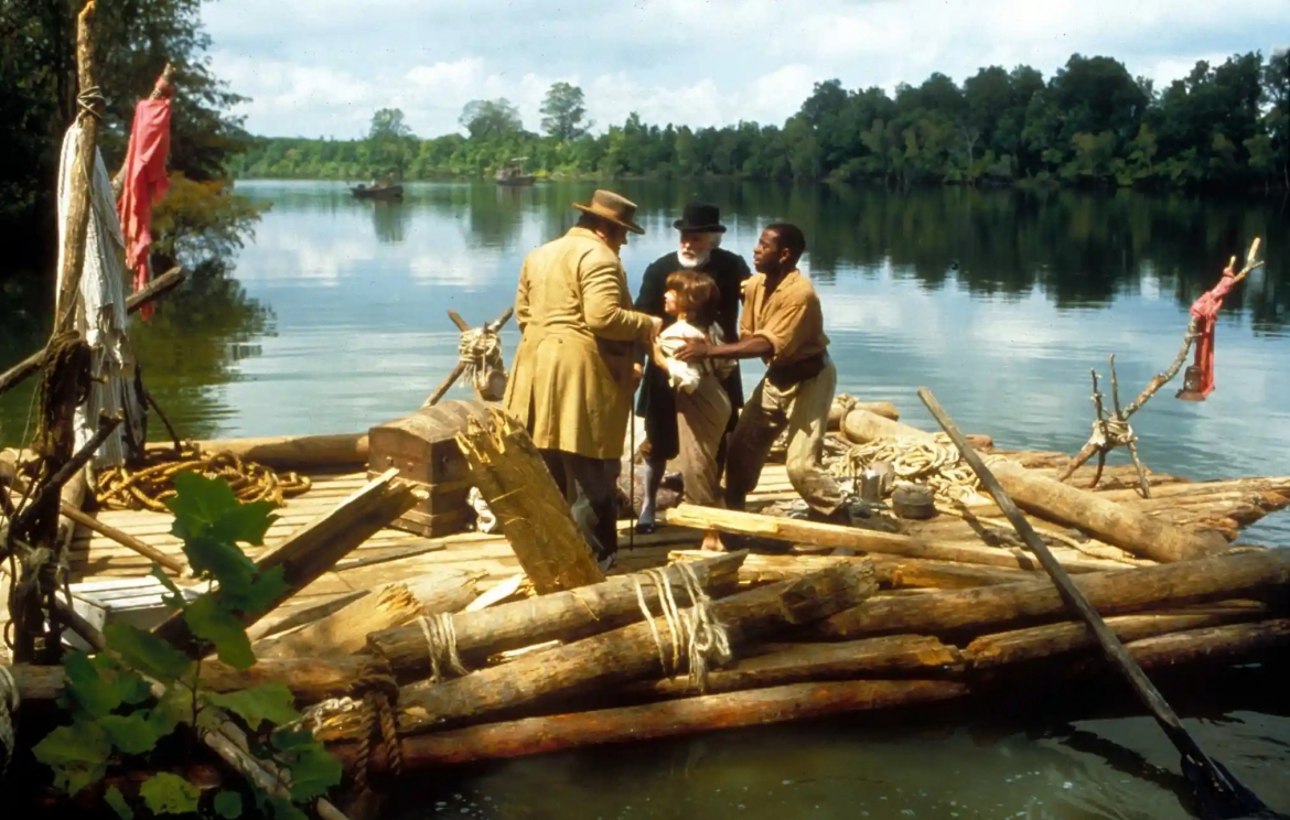 "The Adventures of Huck Finn" (1994) - bộ phim Robbie Coltrane tham gia cùng Elijah Wood, Jason Robards và Courtney B Vance. Nguồn: Moviestore/REX/Shutterstock