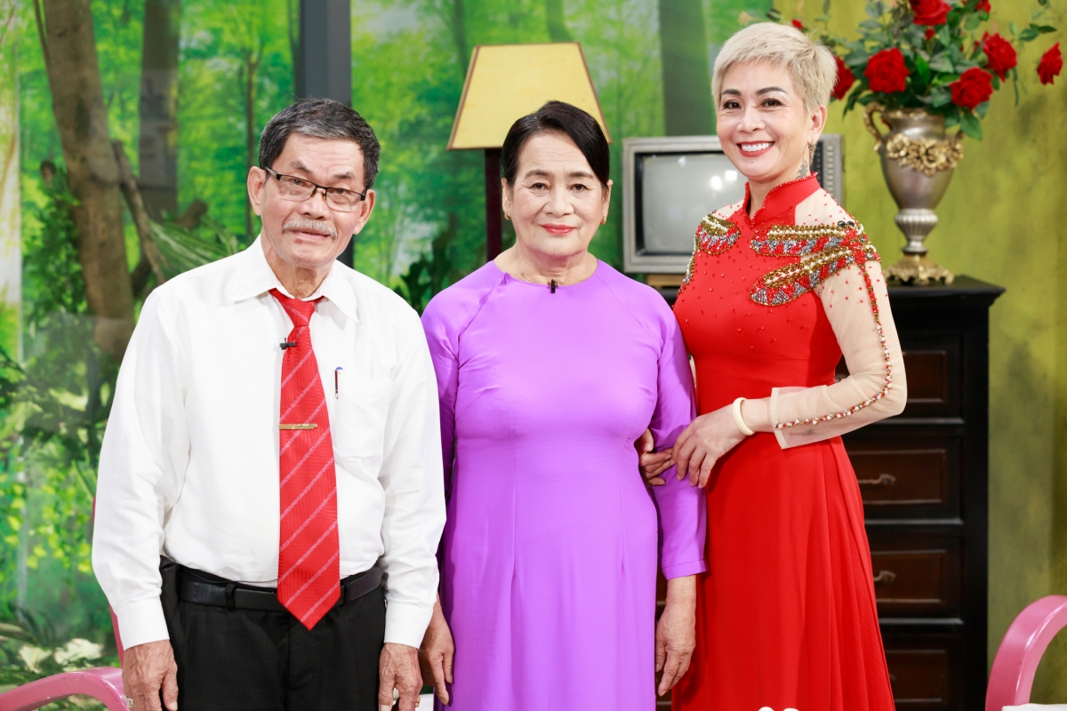 TikToker Hạnh Nguyễn và bố mẹ