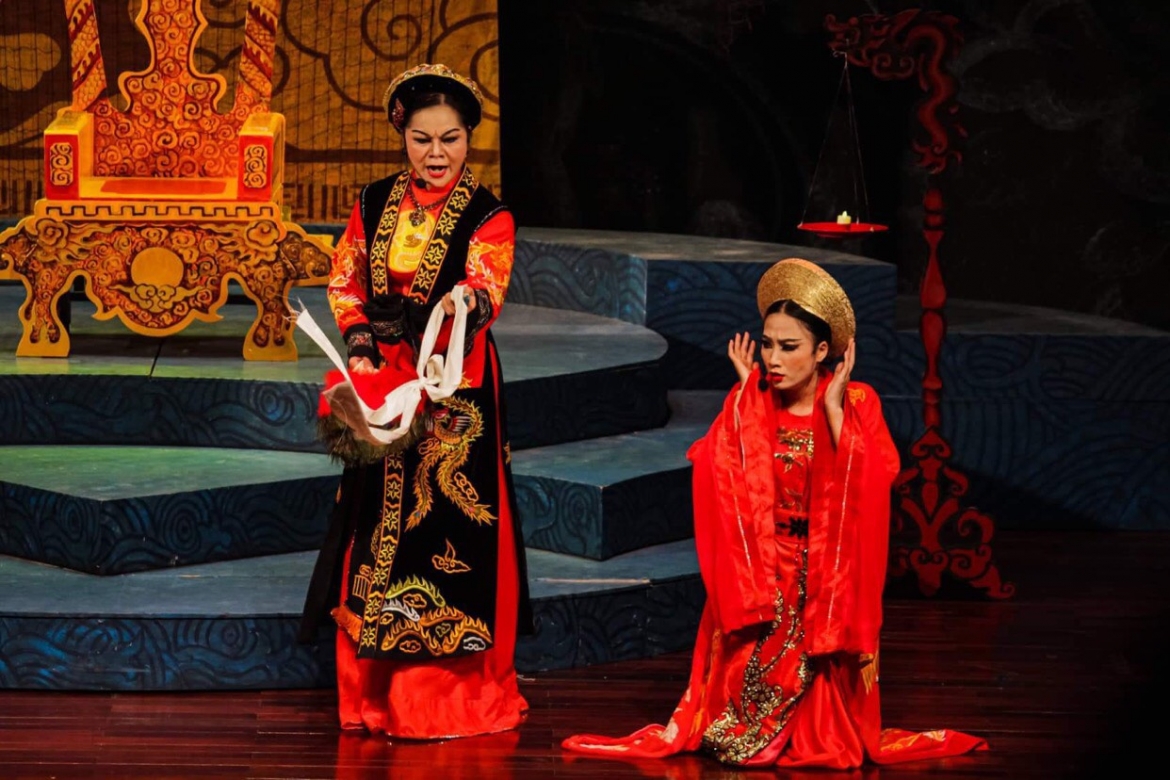 Vở Linh Từ quốc mẫu