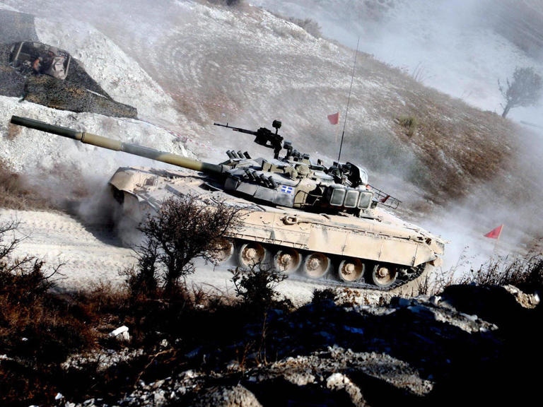 Xe tăng T-80 của Vệ binh Quốc gia Cộng hòa Síp trong một cuộc tập trận vào tháng 10/2007. Ảnh: Getty