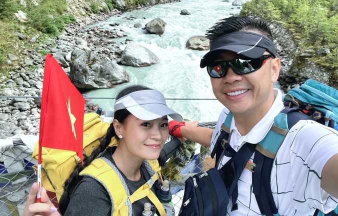 Từ 6 tháng trước khi leo Everest, anh Cường đã âm thầm lên kế hoạch cho chuyến đi này. Tuy nhiên, kịch bản cầu hôn chỉ được anh tiết lộ cho bạn gái vào sáng hôm từ trạm cuối leo lên đỉnh Everest Base Camp (Ảnh: Ngo Quang Cuong).