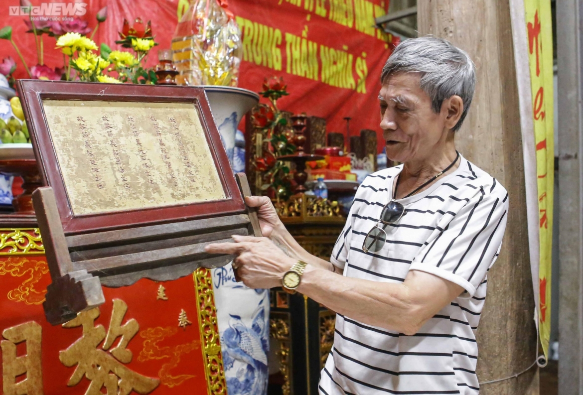 Ông Nguyễn Khắc Liệp (73 tuổi, Tổ trưởng tổ dân phố và cũng là người trông coi di tích lịch sử đền Cố Lê) cho biết: “Năm 2019, đền Cố Lê được trao bằng di tích lịch sử cấp thành phố. Trước hiện trạng xuống cấp trầm trọng của đền, chính quyền địa phương xem xét, khảo sát và lên phương án để đại tu”.