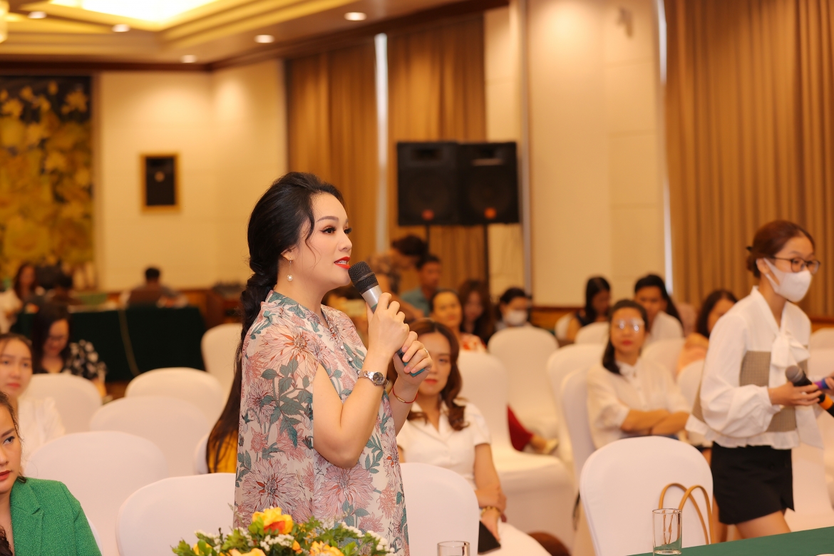 Ca sĩ Tân Nhàn bày tỏ sự ngưỡng mộ đối với Đinh Hoài Xuân.