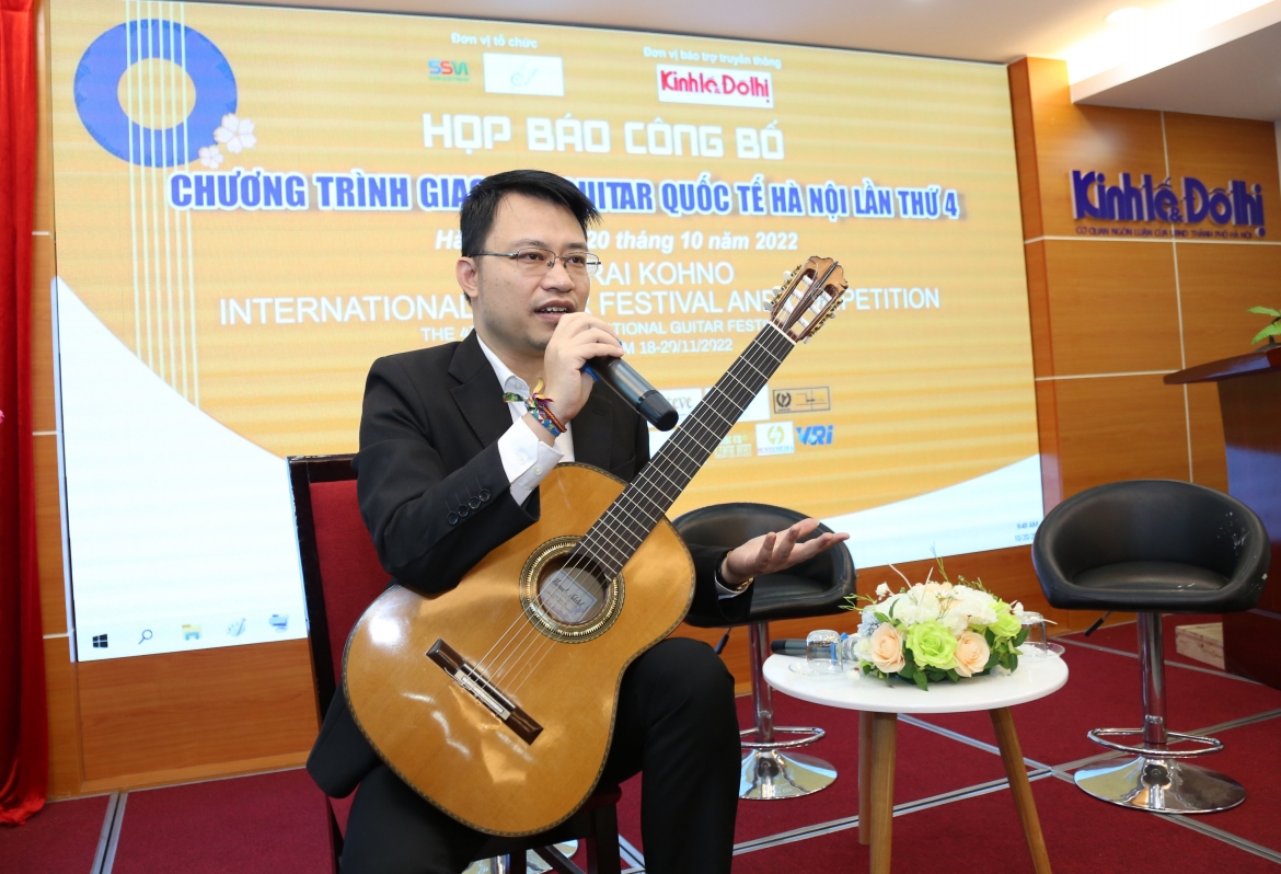 Nghệ sĩ guitar Vũ Đức Hiển.