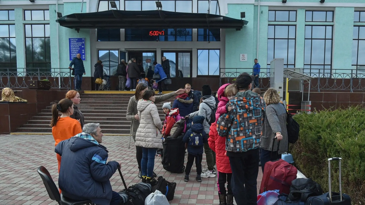 Nga yêu cầu sơ tán 60.000 người khỏi Kherson. Ảnh: EPA