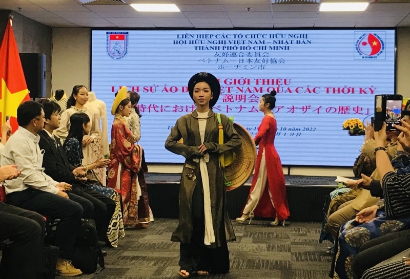 Các sinh viên thuộc Chi hội hữu nghị Việt Nam – Nhật Bản của Trường Đại học Văn hóa TP.HCM tham gia trình diễn.