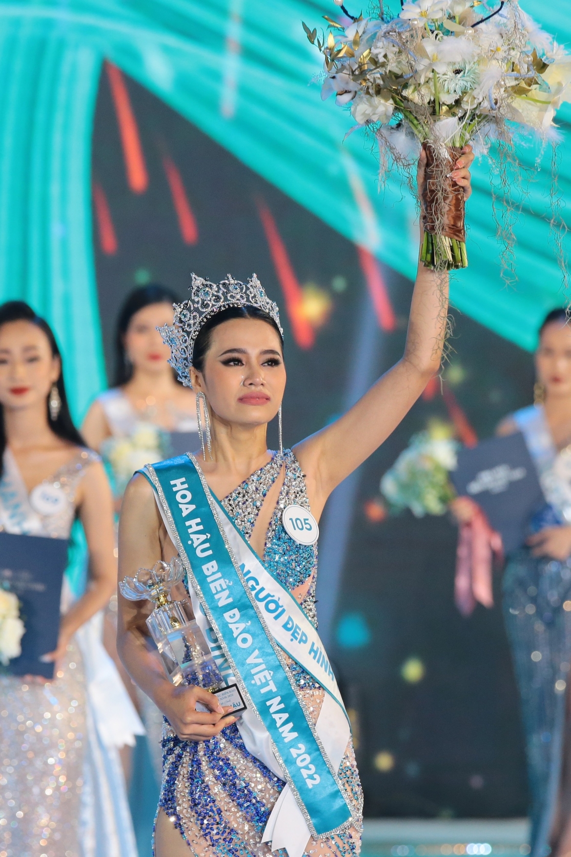 Đinh Như Phương bật khóc khi đăng quang Hoa hậu Biển đảo Việt Nam 2022. Ảnh: Lý Võ Phú Hưng - Huy Trần