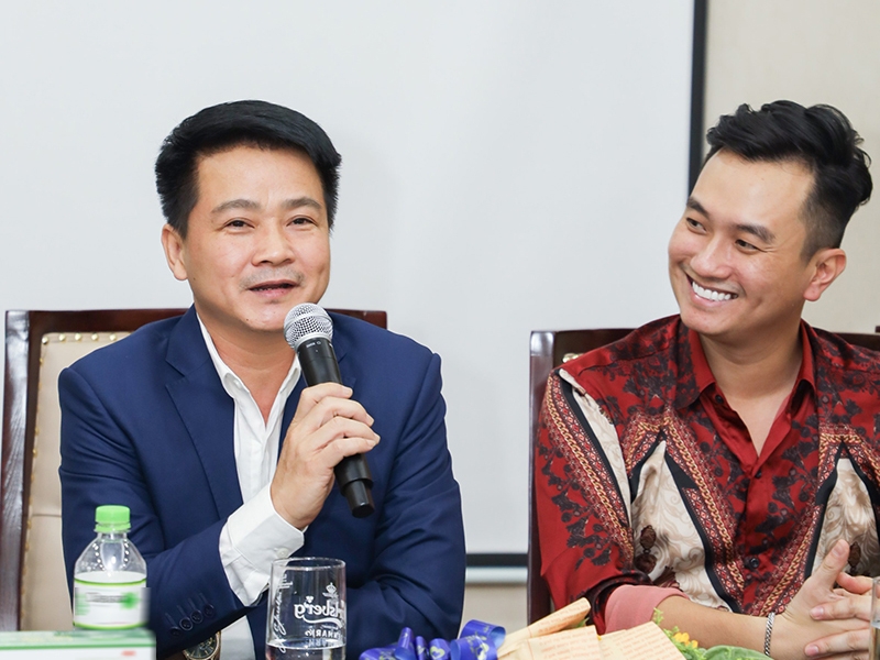 NSƯT Đới Quân (bên trái ảnh) chia sẻ về phim mới