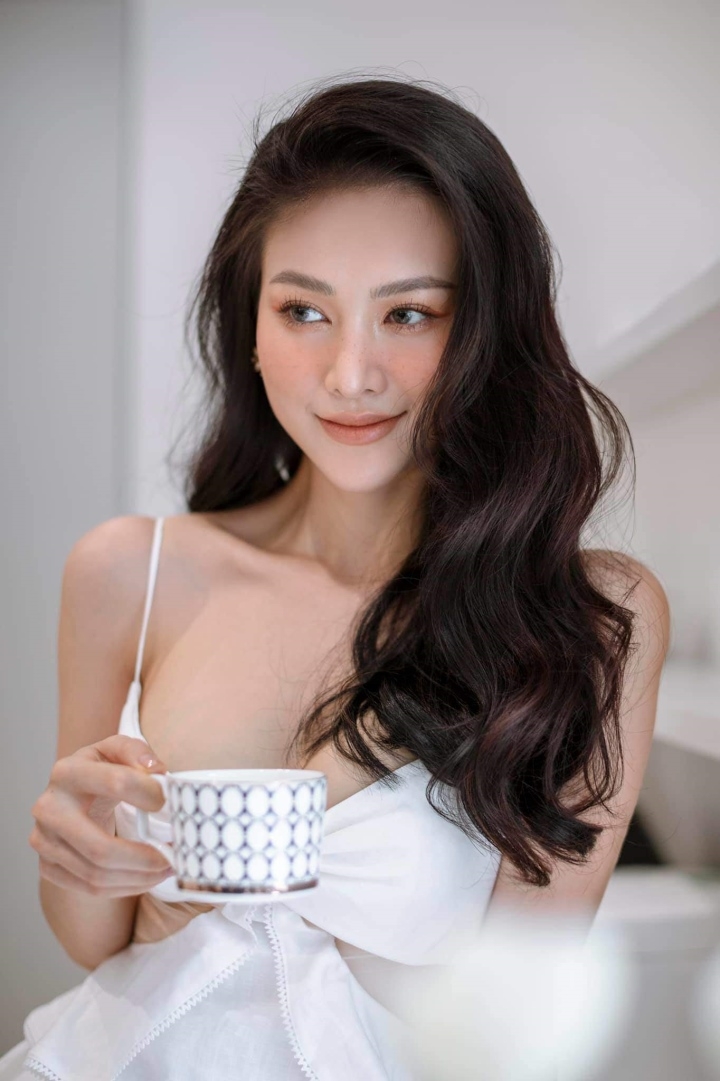 Mặc dù cũng là Hoa hậu quốc tế, tuy nhiên Phương Khánh lại ít được chú ý hơn.