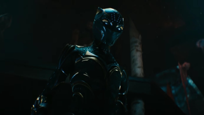 Black Panther mới lộ diện trong trailer.