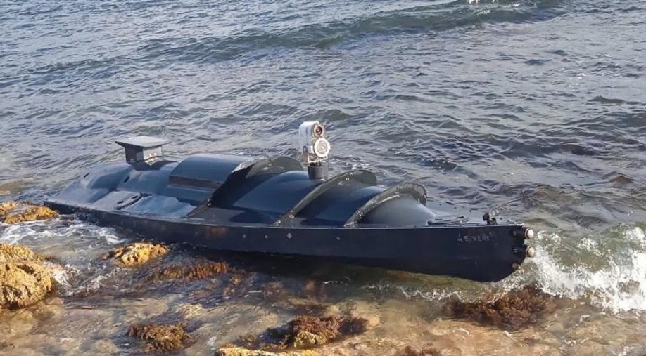 Một chiếc thuyền không người lái (UUV) trôi dạt lên bờ biển Crimea, gần căn cứ hải quân Nga. Ảnh: Bộ Quốc phòng Nga.