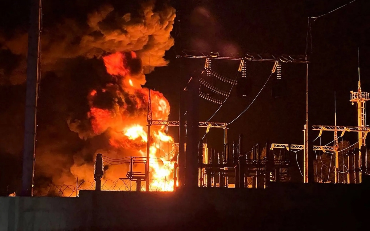 Một trạm điện ở Belgorod bốc cháy. Ảnh: Telegram.