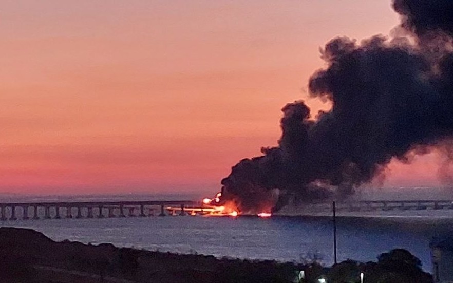 Vụ nổ trên cầu Crimea. Ảnh: Sputnik.