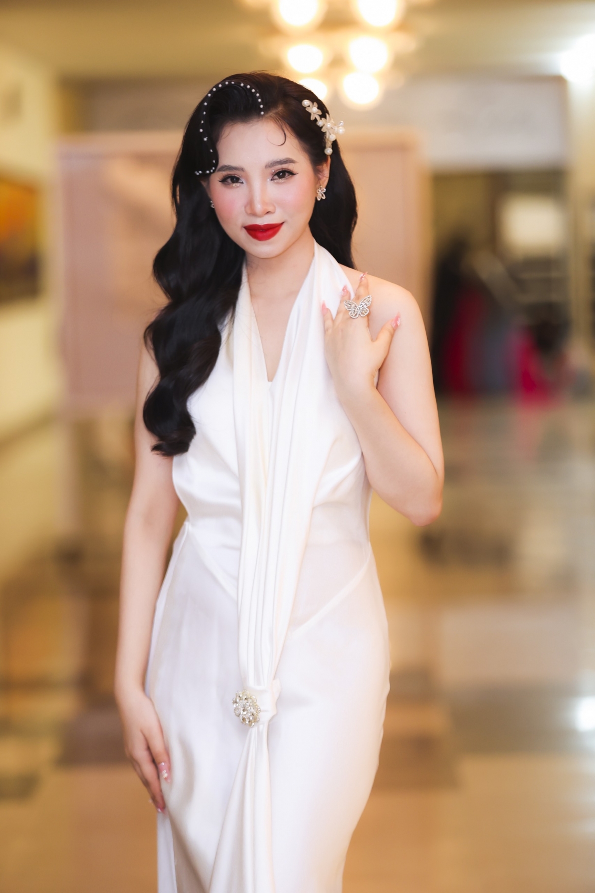 “Cô Tân Nhàn chính là người chắp cánh cho những ước mơ bay cao trong nghệ thuật của tôi....", Lan Quỳnh chia sẻ.