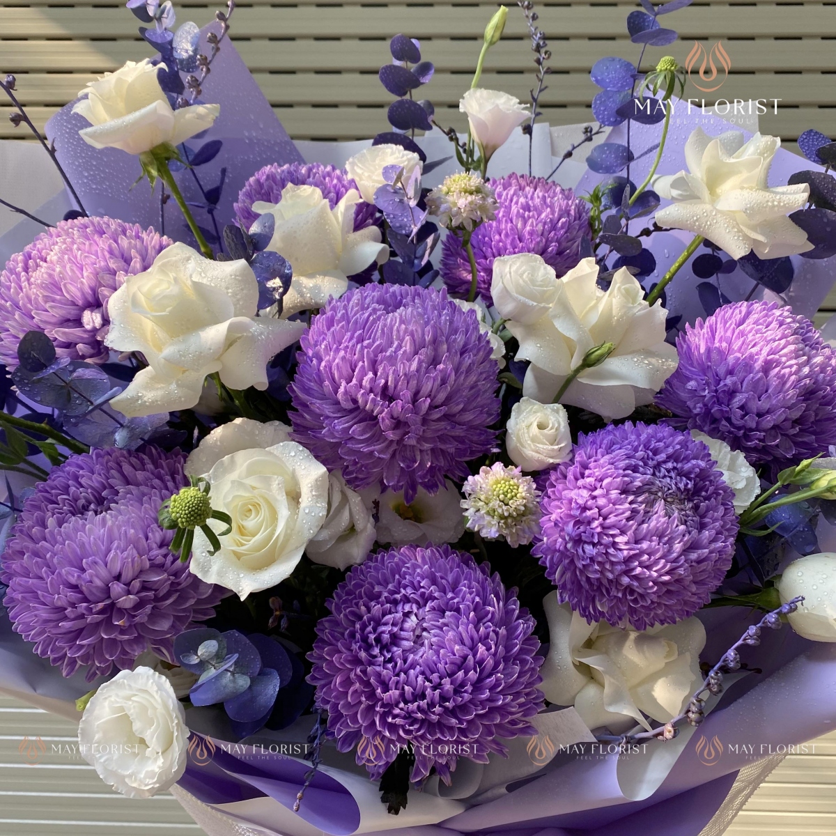 Ngoài sự uy nghiêm, màu tím thể hiện cho sự sang trọng, chất lượng. 