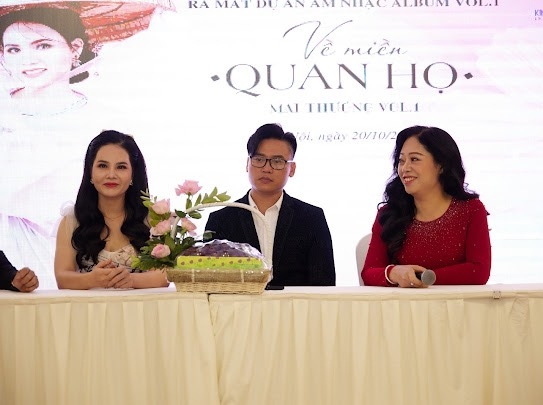 Ca sĩ Mai Thương, đạo diễn Anh Quân và NSND Thúy Hường trong buổi họp báo ngày 20/10.