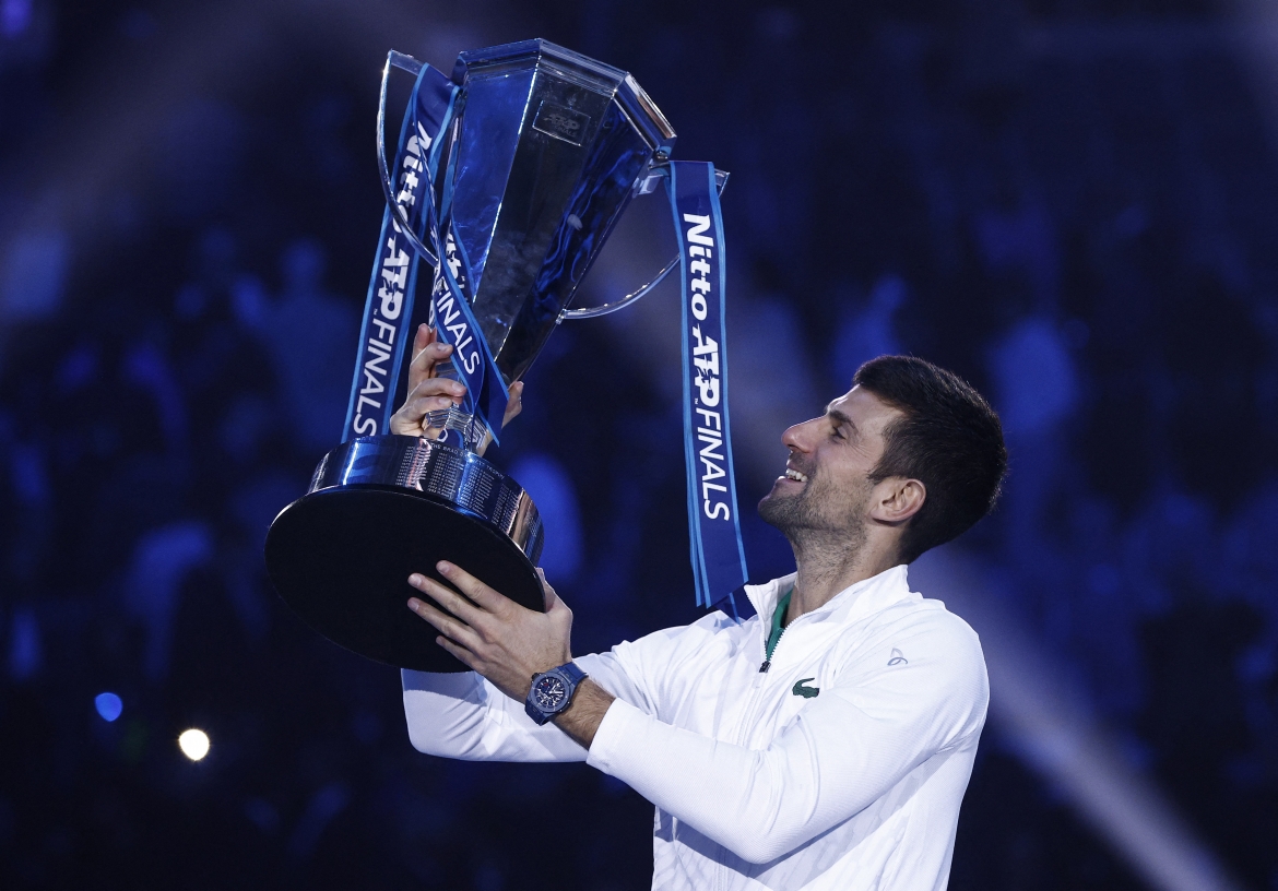 Danh hiệu này giúp Nole thêm tự tin trước khi bước vào giải <a href="https://vov.vn/the-thao/djokovic-duoc-cap-thi-thuc-de-toi-tham-du-giai-australian-open-2023-post984504.vov" target="_blank">Australian Open 2023</a>, giải đấu mà chắc chắn anh sẽ góp mặt sau cam kết mới đây từ Bộ trưởng Di trú Australia Andrew Giles./. 