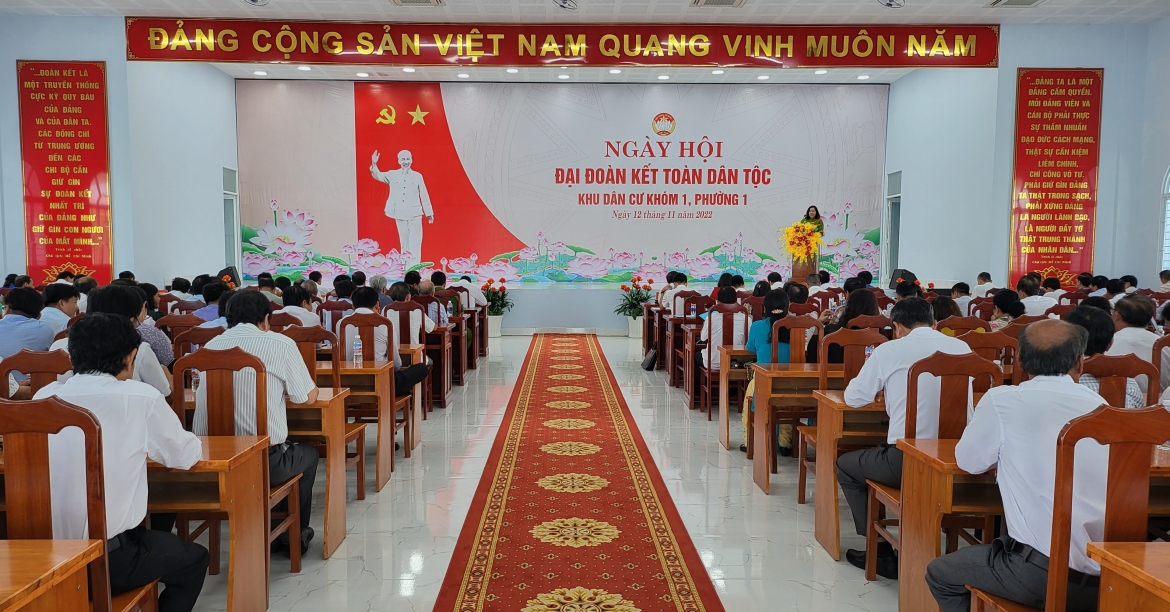 Các đại biểu tham dự Ngày hội Đại đoàn kết toàn dân tộc ở khu dân cư khóm 1, Phường 1, thị xã Giá Rai, tỉnh Bạc Liêu.
