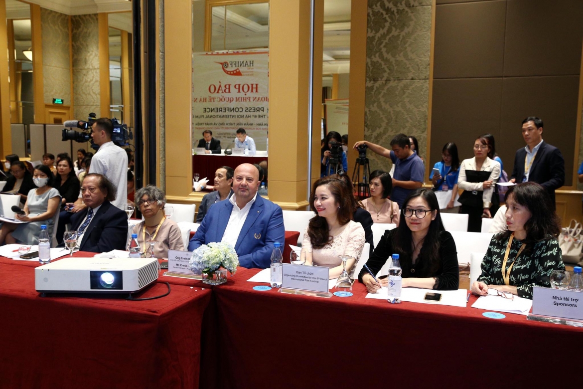 LHP quốc tế Hà Nội lần thứ VI (HANIFF VI) sẽ diễn ra từ ngày 8-12/11 với sự tham dự của 800 đại biểu và khách mời trong nước, quốc tế và 123 bộ phim đến từ 56 quốc gia và vùng lãnh thổ.