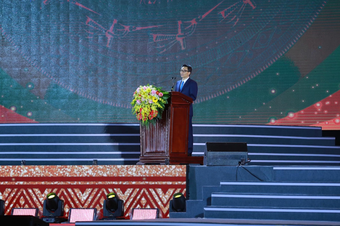 Phó Thủ tướng Chính phủ Vũ Đức Đam phát biểu khai mạc “Festival Ninh Bình 2022 - Tràng An kết nối di sản”