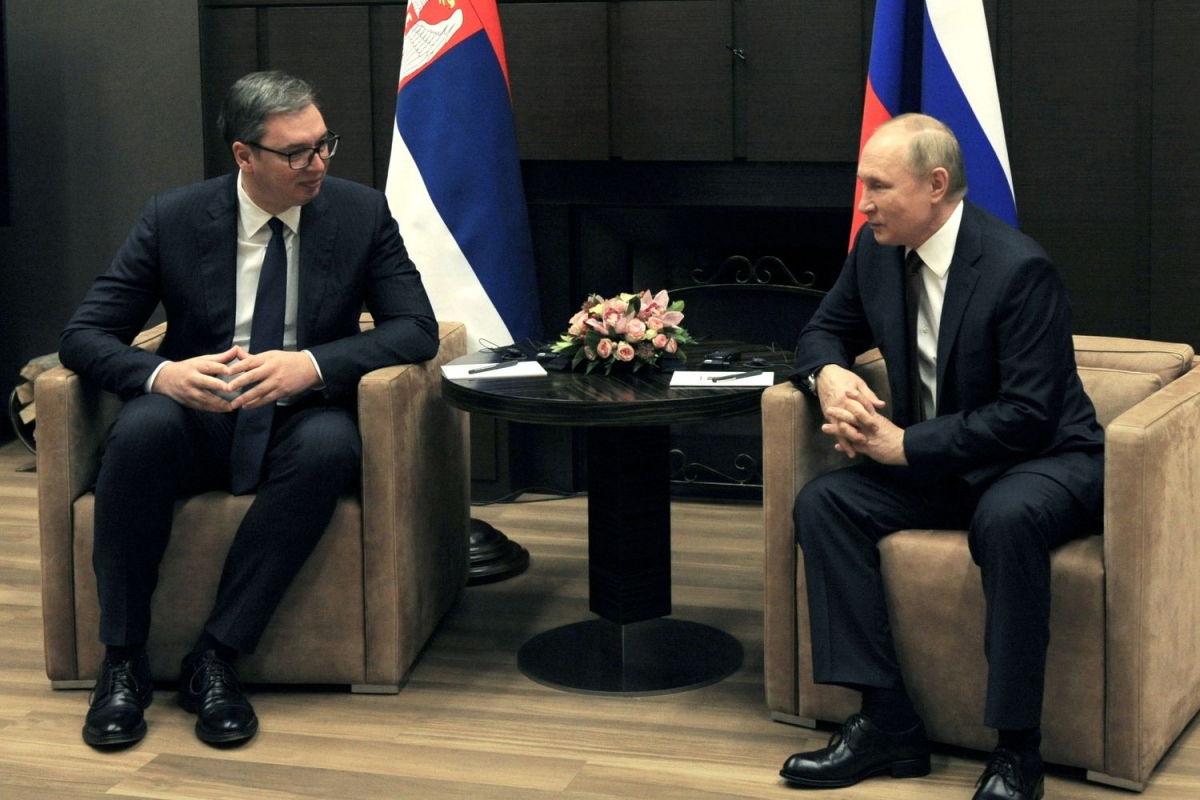 Tổng thống Serbia Aleksandar Vucic và Tổng thống Nga Vladimir Putin trong cuộc gặp ngày 25/11/2021 ở Sochi, Nga. Ảnh: Reuters