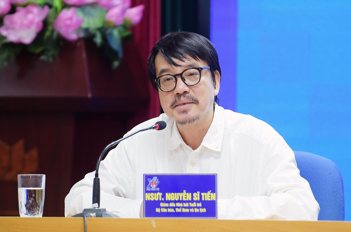 Đại diện Ban tổ chức giới thiệu về vở kịch