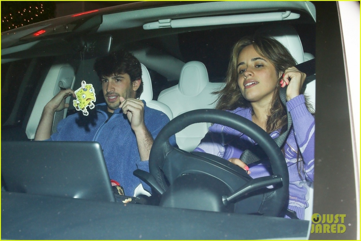 Camila Cabello và bạn trai Austin Kevitch cùng nhau đi ăn tối tại nhà hàng Giorgio Baldi ở Santa Monica, California mới đây.