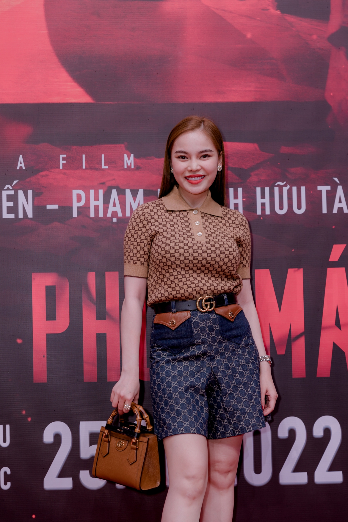 Giang Hồng Ngọc đầu tư set đồ hàng hiệu xuất hiện trên thảm đỏ.