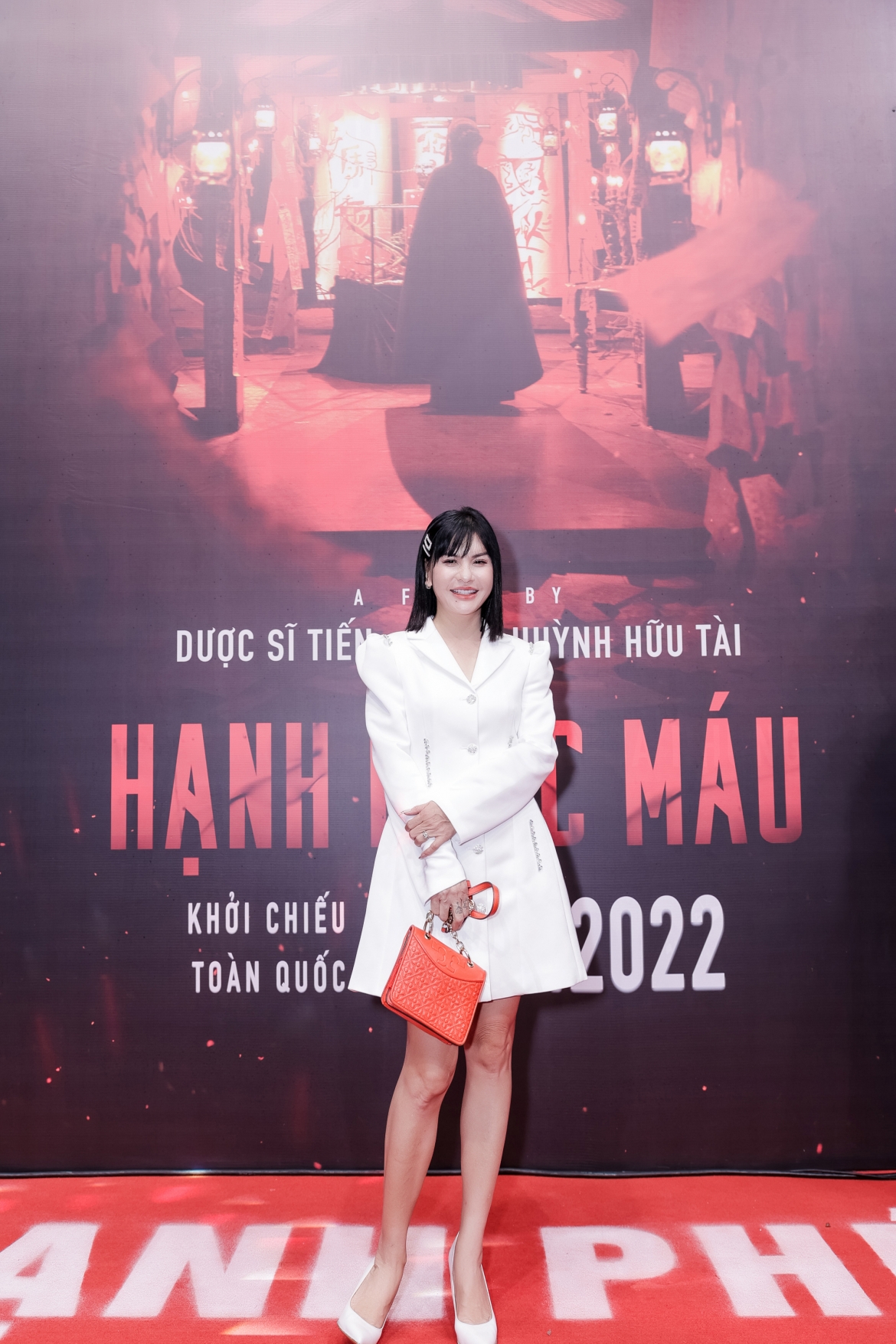 Cát Phượng xuất hiện trẻ trung so với tuổi.