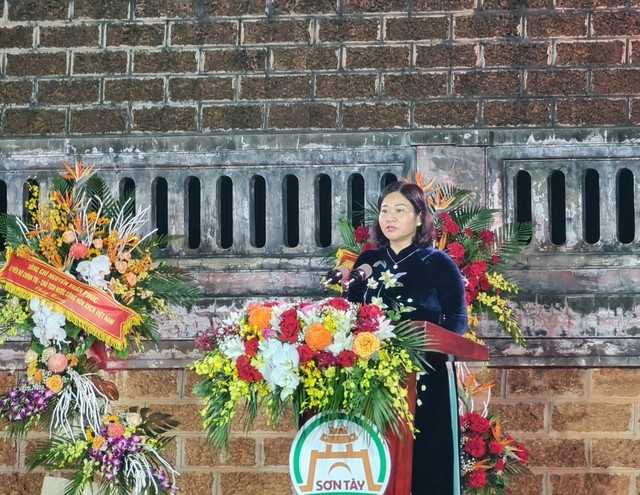Phó Bí thư Thường trực Thành ủy Hà Nội Nguyễn Thị Tuyến phát biểu tại buổi lễ. Ảnh: VGP/Minh Anh