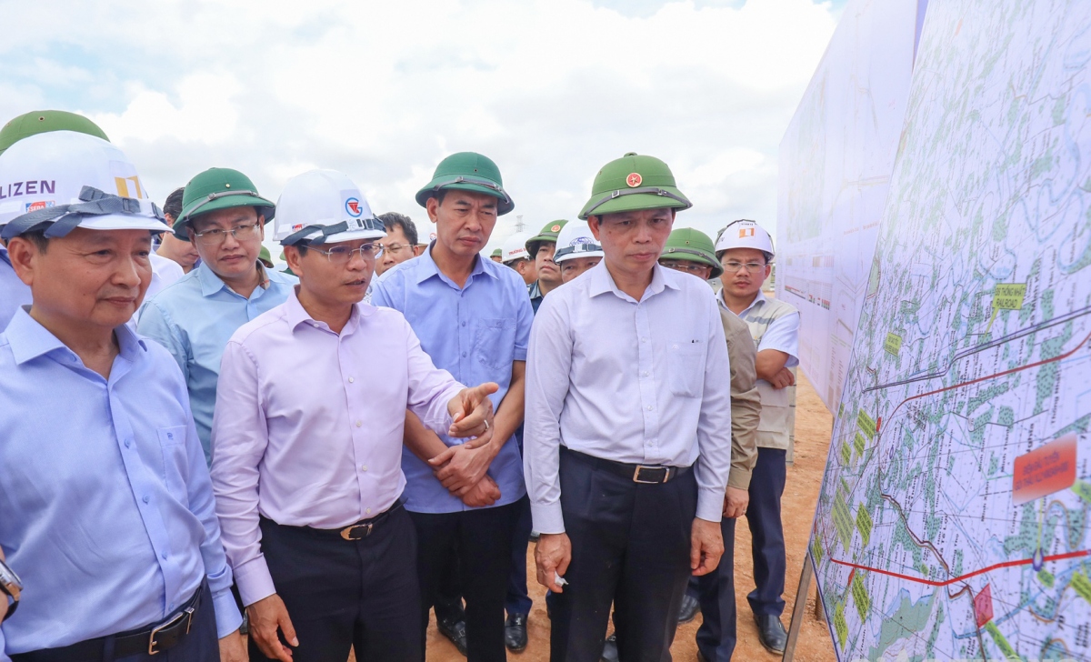 Bộ trưởng Nguyễn Văn Thắng lần đầu thị sát cao tốc Bắc - Nam.