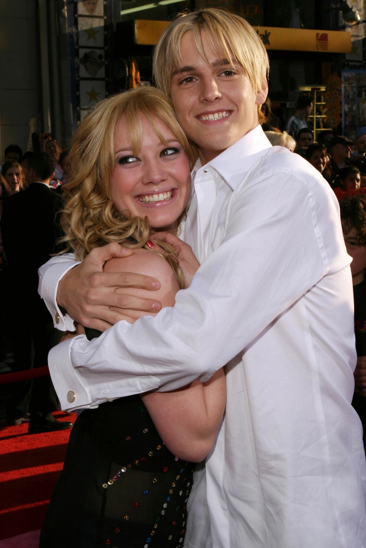 Aaron Carter thời còn hẹn hò Hilary Duff.