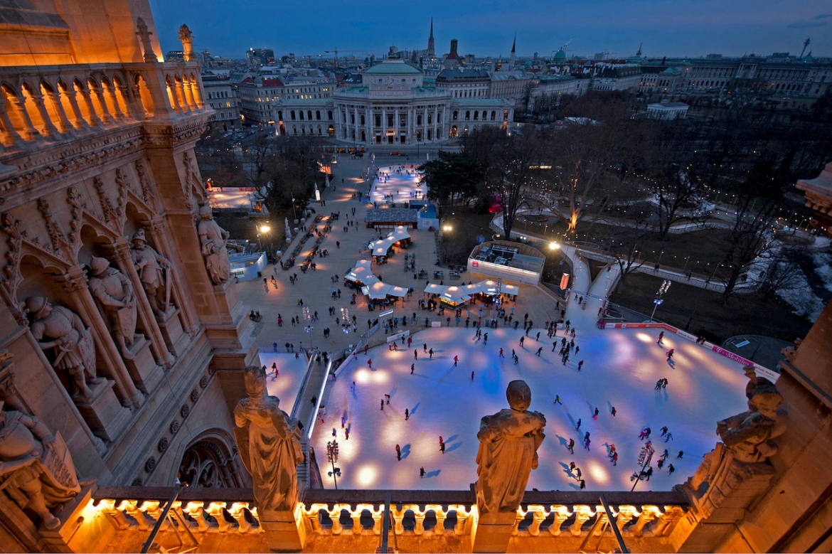 Các sân trượt băng được dựng tạm ở Vienna, Áo. Nguồn: Gerhard Trumler, Imagno/Getty Images