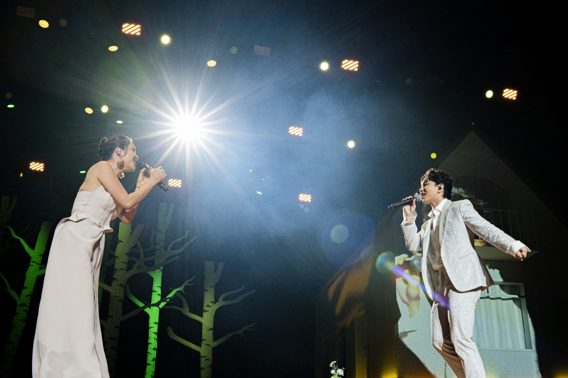 Hoàng Dũng chia sẻ anh phải chờ 7 năm để mời nữ ca sĩ Thu Phương làm khách mời tại concert của riêng mình.