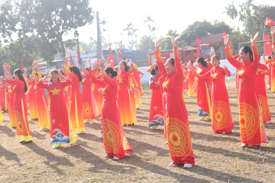 Thực hiện cuộc vận động “Toàn dân đoàn kết xây dựng nông thôn mới, đô thị văn minh”, tình hình kinh tế - xã hội, đời sống văn hóa, tinh thần của người dân xã Lại Xuân ngày càng phát triển.