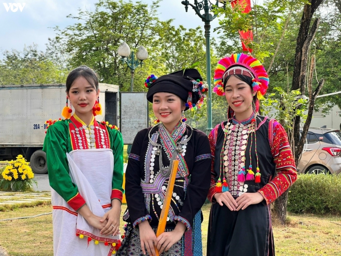 Trang phục dân tộc Mảng, Lào và La Hủ tỉnh Lai Châu