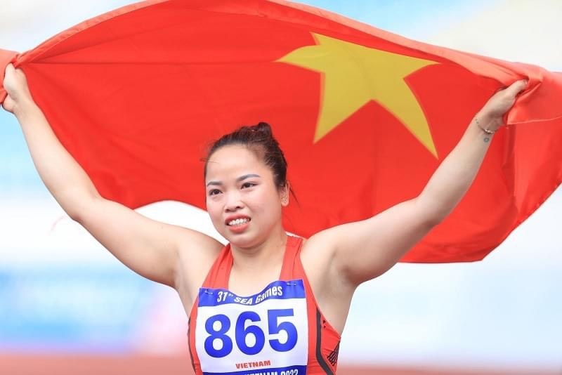 VĐV Lò Thị Hoàng vô địch bộ môn ném lao.