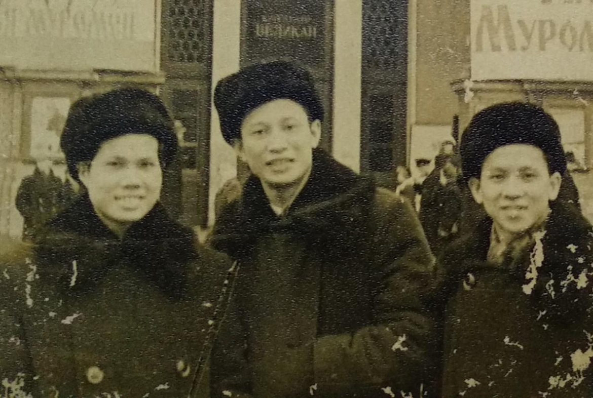 NSND Trọng Bằng (ở giữa) cùng nhạc trưởng Quang Hải, Trần Quý thời sinh viên tại Liên Xô cũ. (Ảnh: Hội Nhạc sĩ Việt Nam)