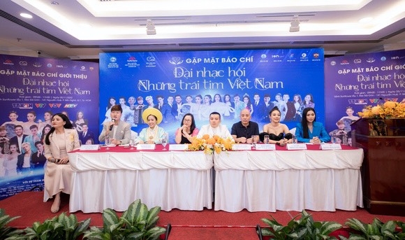 Họp báo thông tin đêm nhạc cộng đồng “Những trái tim Việt Nam” 