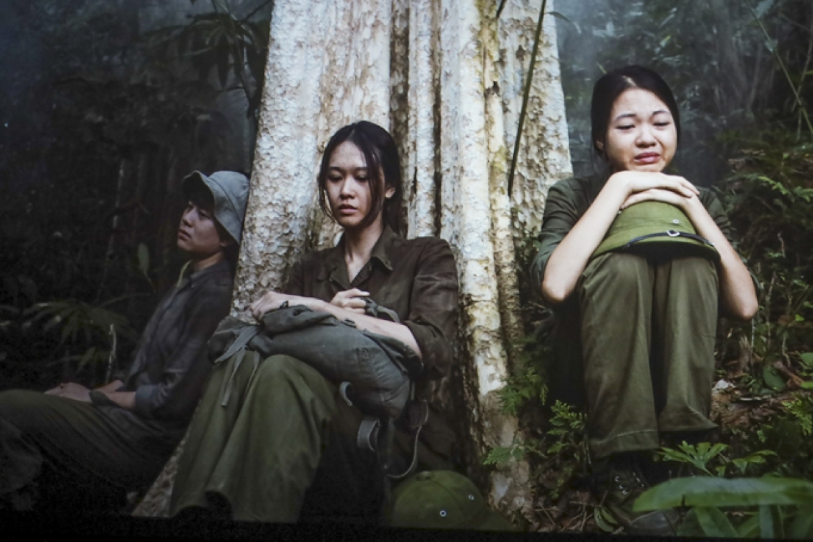 Cảnh trong phim Bình minh đỏ - Đạo diễn NSND Nguyễn Thanh Vân, Hãng phim Hội Điện ảnh Việt Nam sản xuất