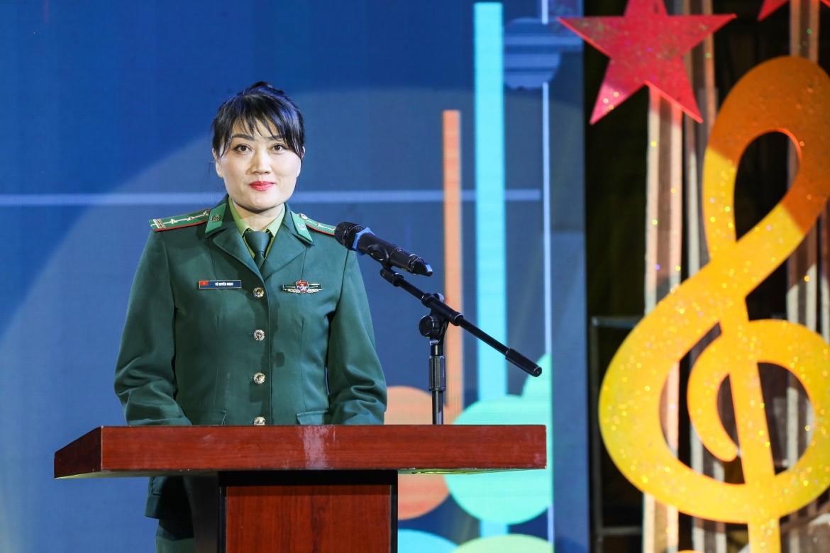 Nhạc sĩ Huyền Ngọc, đại diện thế hệ các nhạc sĩ trẻ phát biểu.