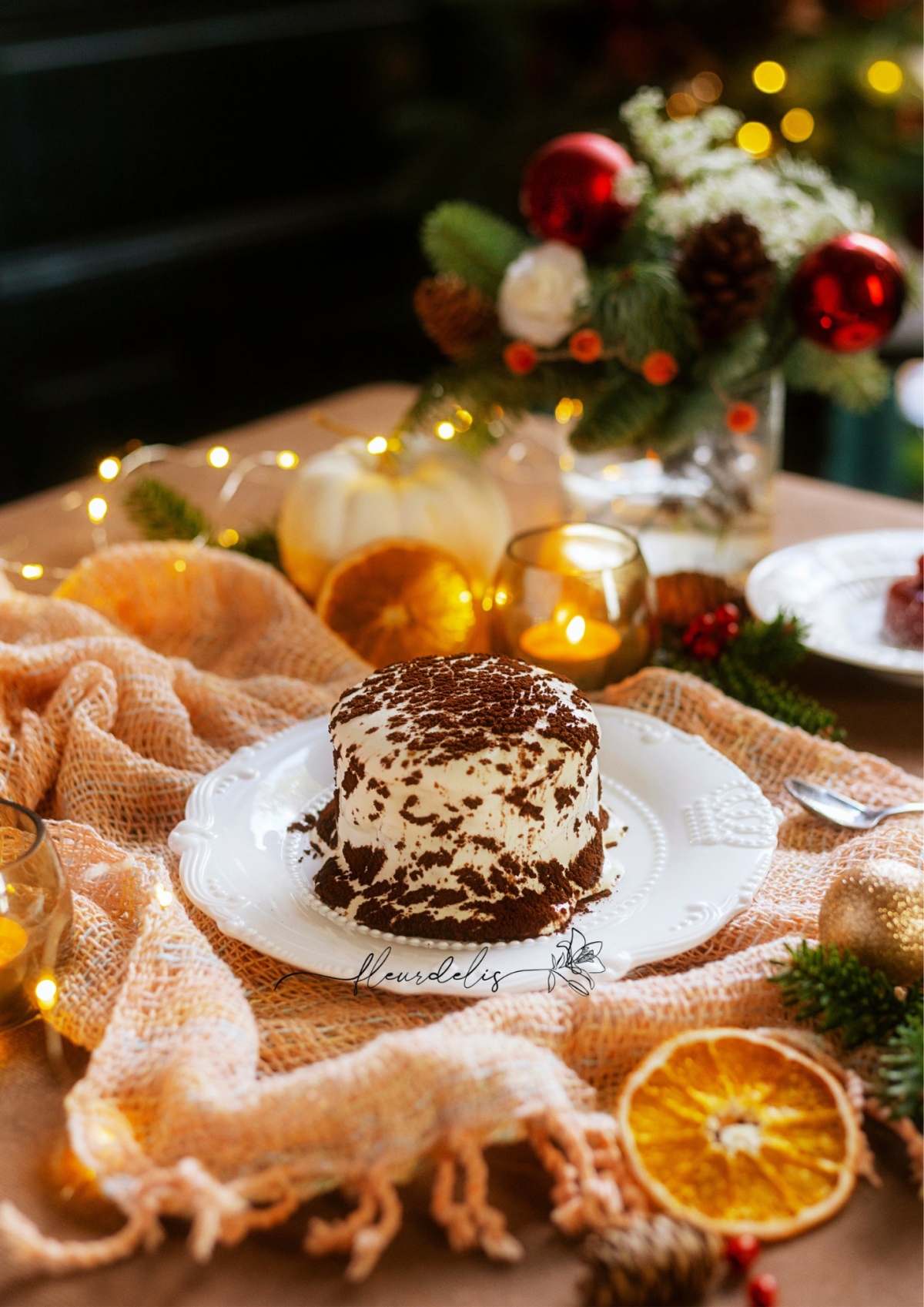 Giáng sinh là dịp để mọi người trong gia đình quây quần bên nhau hoặc bạn bè cùng nhau tổ chức những bữa tiệc nhỏ, theo đó những chiếc bánh kem Giáng sinh cũng dần xuất hiện phổ biến. Cùng thưởng thức những chiếc bánh xinh đẹp để đón chào phước lành cho năm mới sắp đến./.