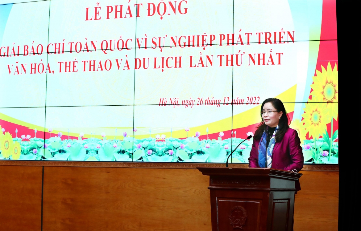 Thứ trưởng Bộ Văn hóa, Thể thao và Du lịch (VHTT&amp;DL) Trịnh Thị Thủy chủ trì lễ phát động giải báo chí toàn quốc "Vì sự nghiệp phát triển văn hoá, thể thao và du lịch" lần thứ nhất.