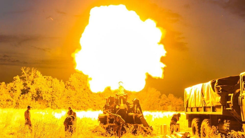Quân đội Ukraine khai hỏa lựu pháo 2S7. Ảnh: Quân đội Ukraine