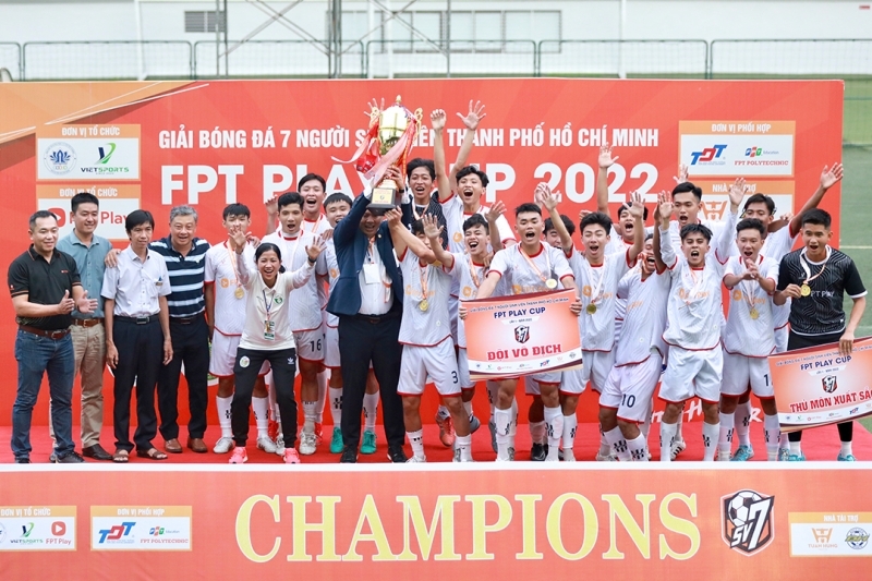 Đại học Sư phạm Thể dục thể thao TP.HCM lên ngôi vô địch Giải bóng đá 7 người sinh viên TP.HCM. (Ảnh: B.D)