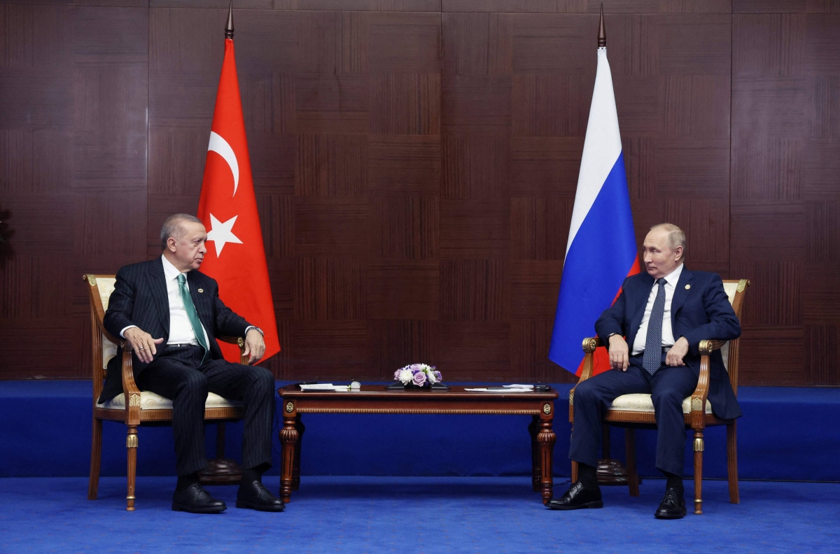 Tổng thống Thổ Nhĩ Kỳ Tayyip Erdogan và Tổng thống Nga Vladimir Putin gặp nhau ở Kazakhstan vào tháng 10/2022. Ảnh: Reuters