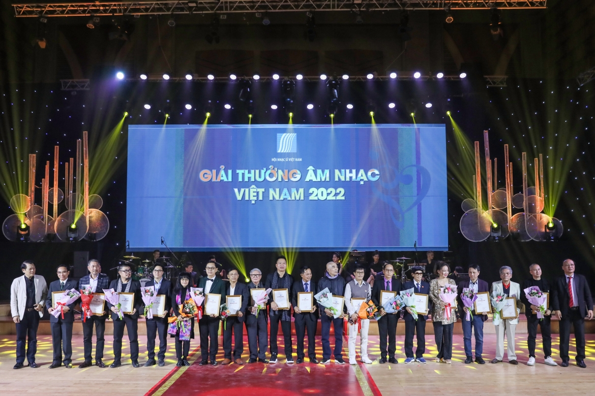Các tác giả đoạt giải B